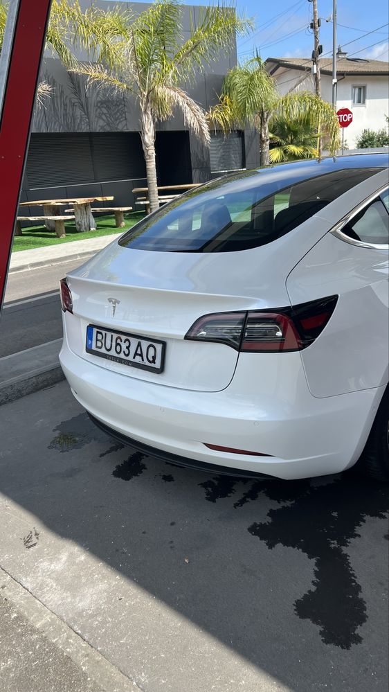 Tesla model 3 standard range plus