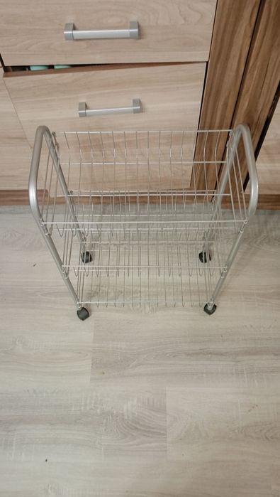 Kosz na  kółkach .