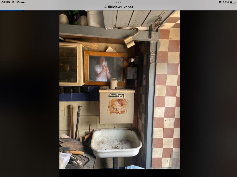 Продається гараж навпроти горіхового гаю.