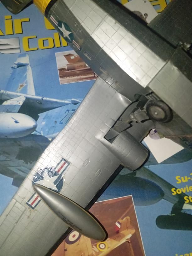 Aviao com revista e postal