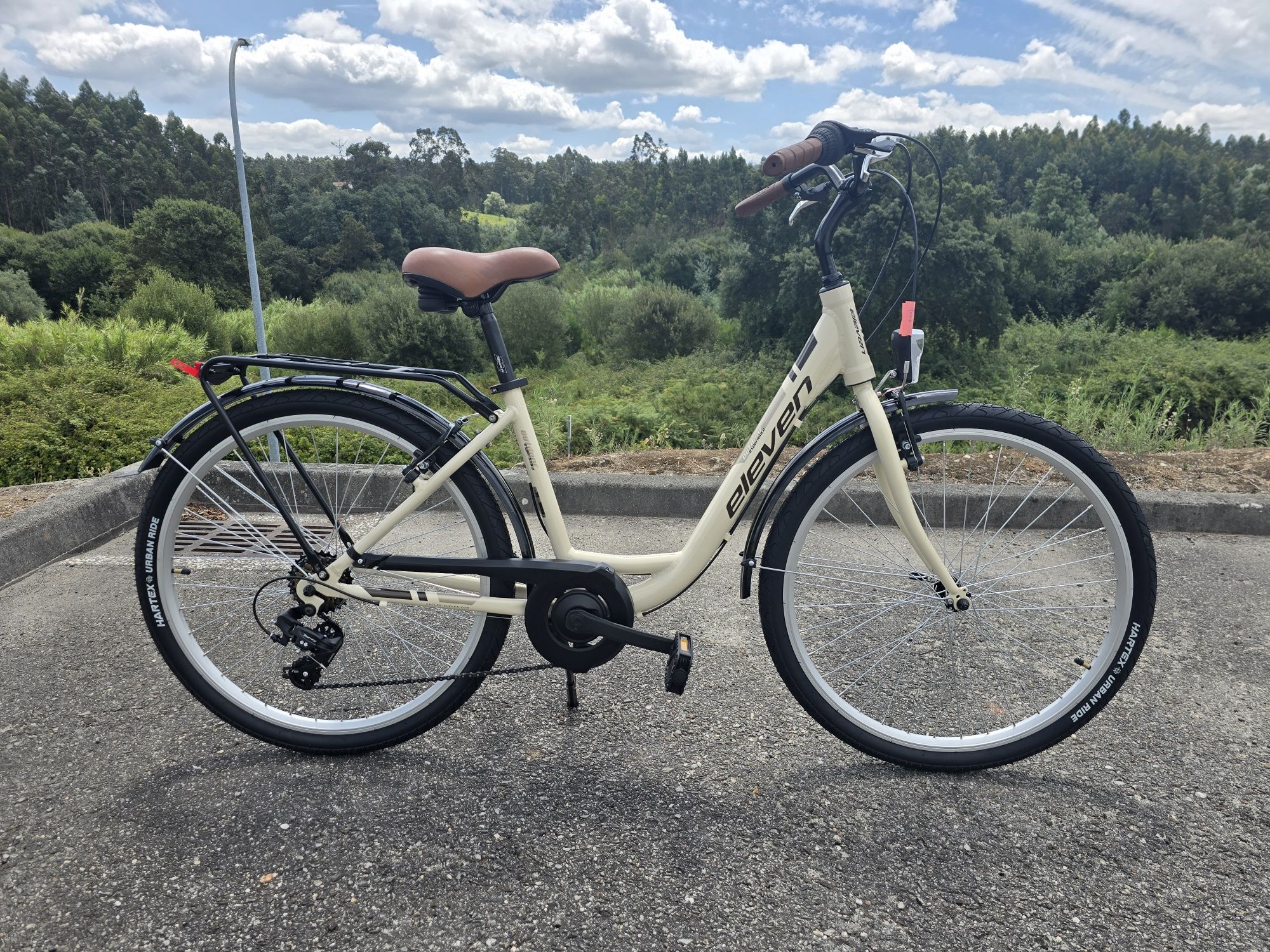 Bicicleta citadina de aluminio nova