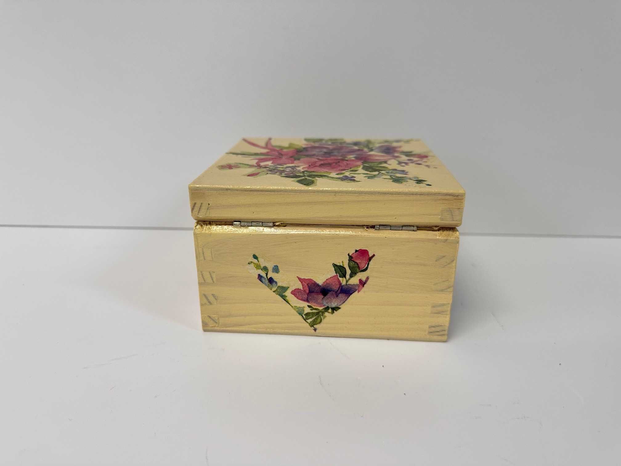 Drewniane pudełko, szkatułka na drobiazgi, kwiatowy wzór, nowe