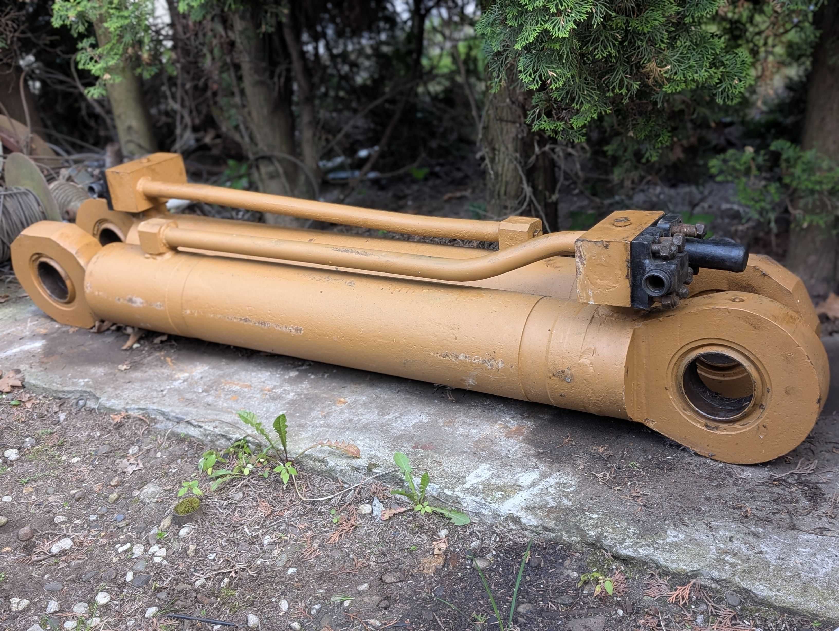 Siłownik hydrauliczny nowy od koparki "Waryński"