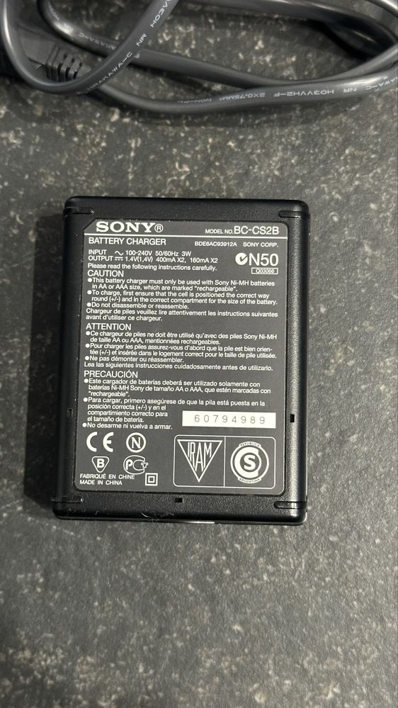 Ładowarka Sony BC CS2B do baterii AA i AAA