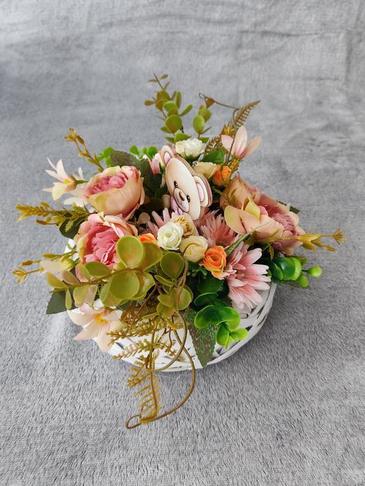 Kompozycja kwiatowa kwiaty sztuczne stroik aniołek pomnik grób dziecka