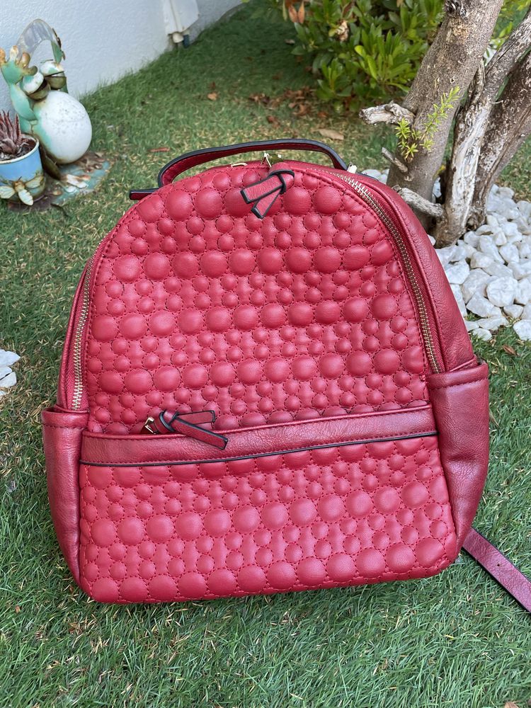 Mochila vermelha