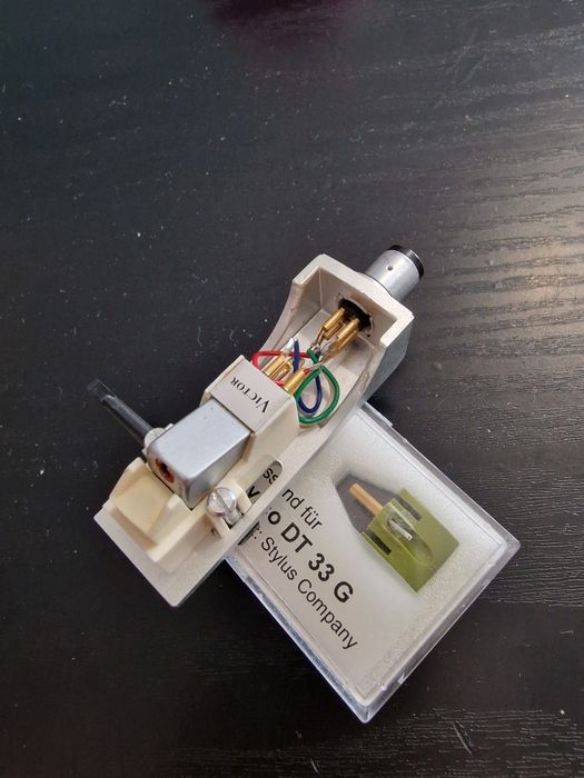 Wkładkę MM Victor MD1016  z nową igłą DT33G.