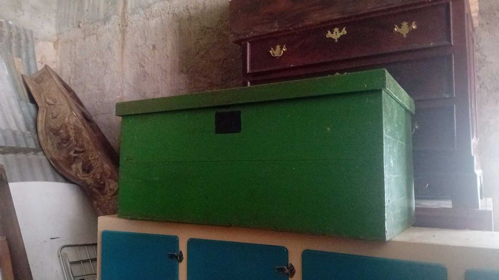 Comoda antiga em bom estado