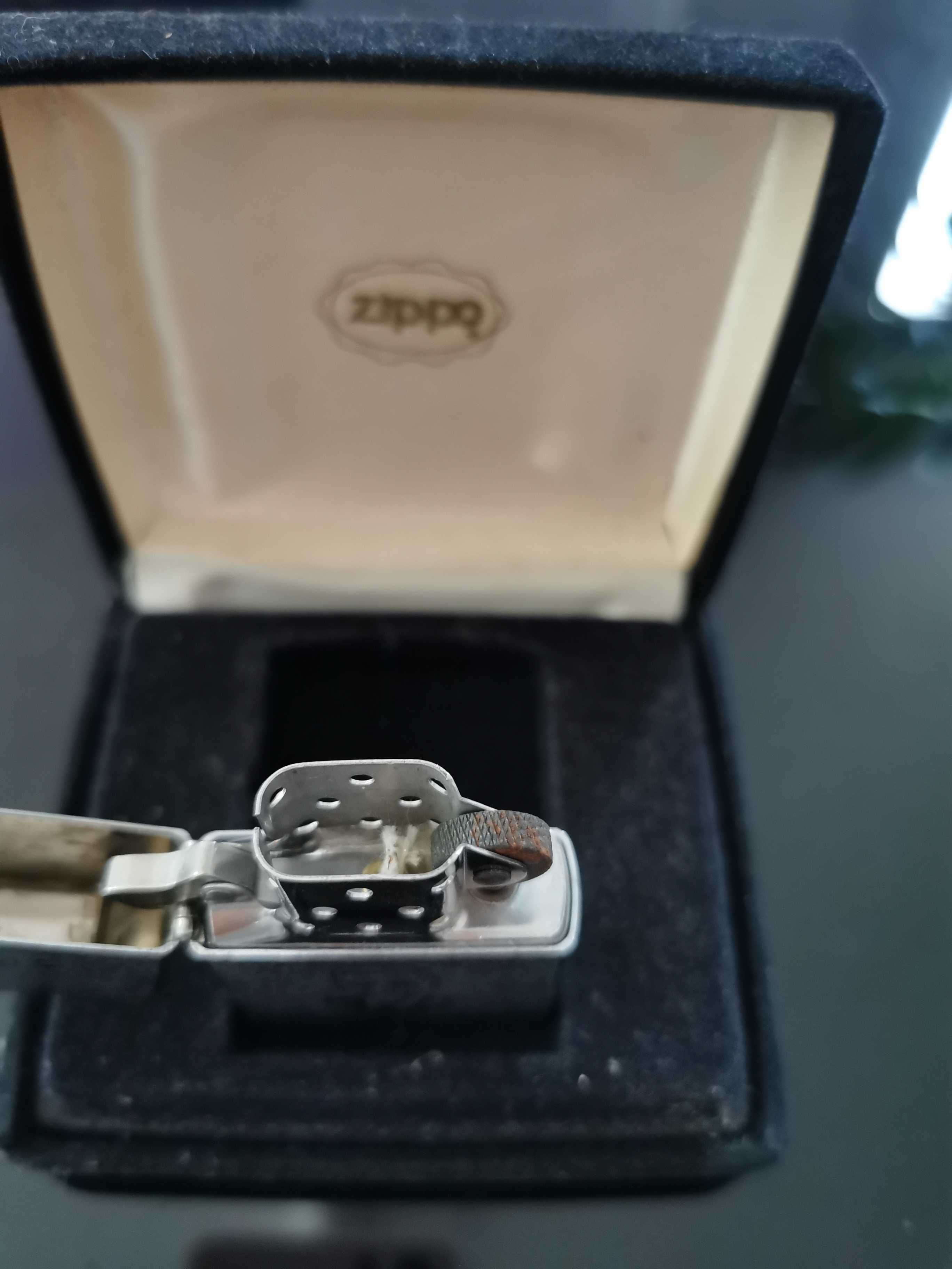 Oportunidade!!! Vendo colecção Isqueiros Zippo e em separado!