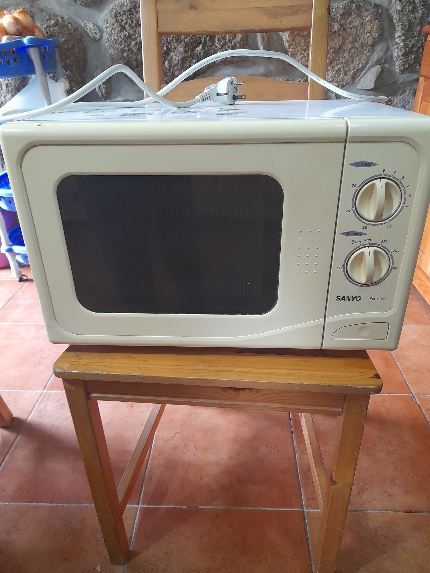 Vendo microondas usado a funcionar muito bem. Microondas