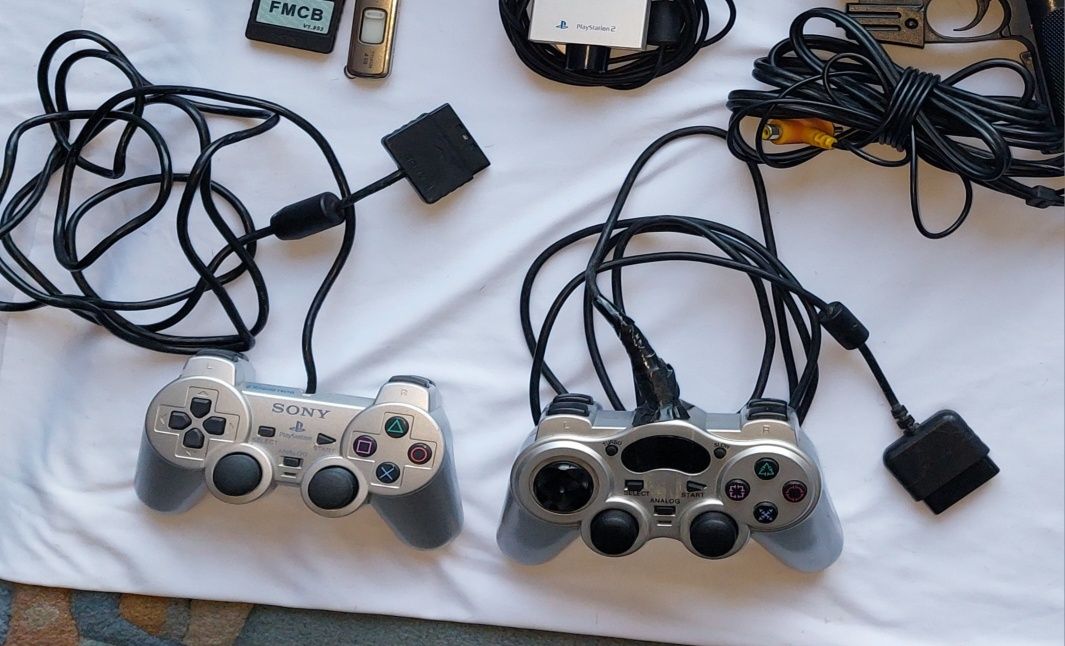 Playstation 2 com acessórios em perfeito estado | Ermesinde