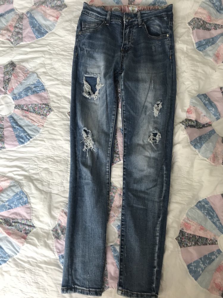 spodnie jeansy z przetarciami xs