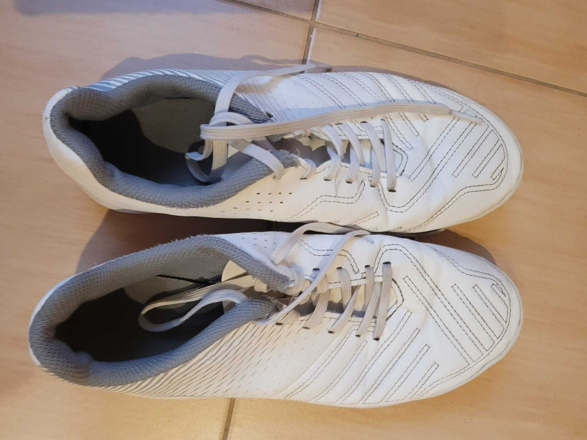 Buty sportowe do piłki nożnej r. 39 Decathlon