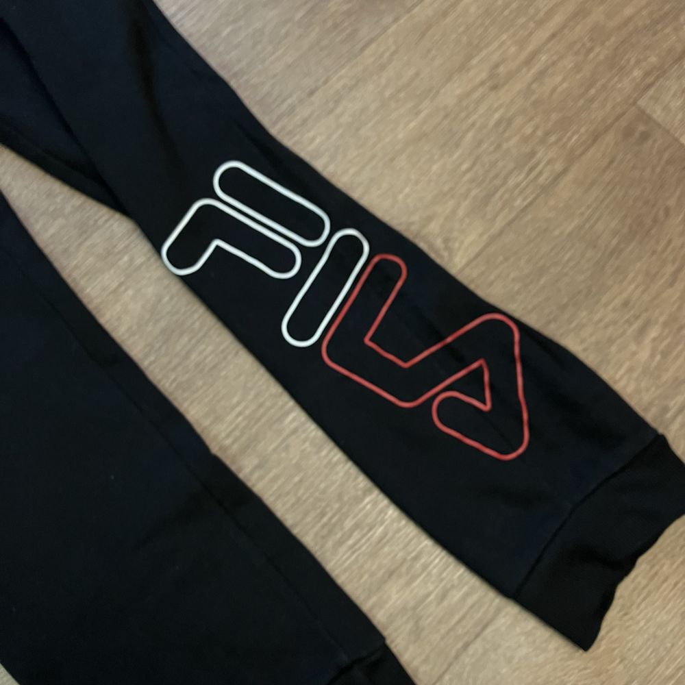 Стильні спортивні штани Fila оригінал  в ідеальному стані nike
