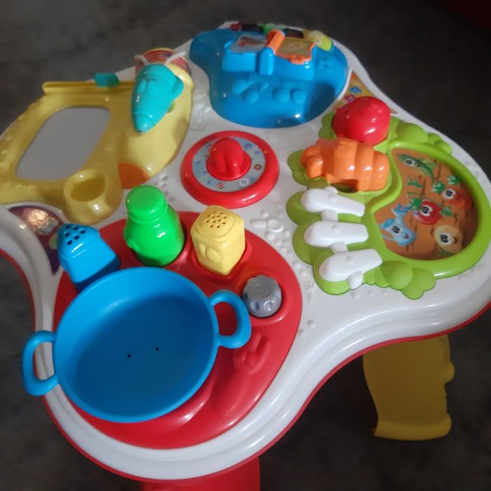 Mesa actividades Chicco