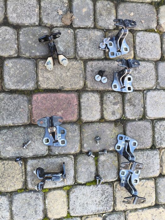 Петлі дверей Тесла Модел 3 оригінал стан ідеальний