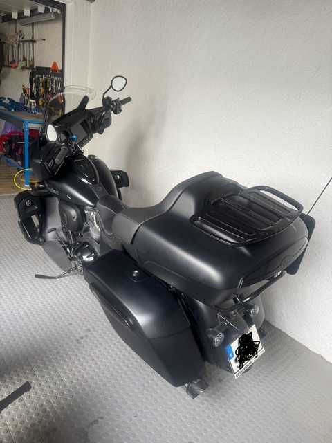 Indian Roadmaster Darkhorse Blacksmoke.