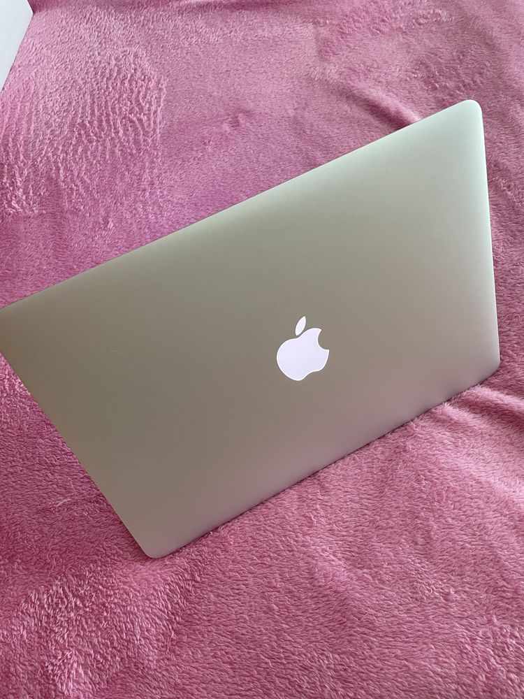 Apple macbook air 13”