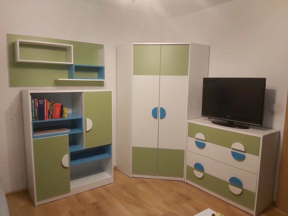 Meble do pokoju dziecięcego -4 elementy
