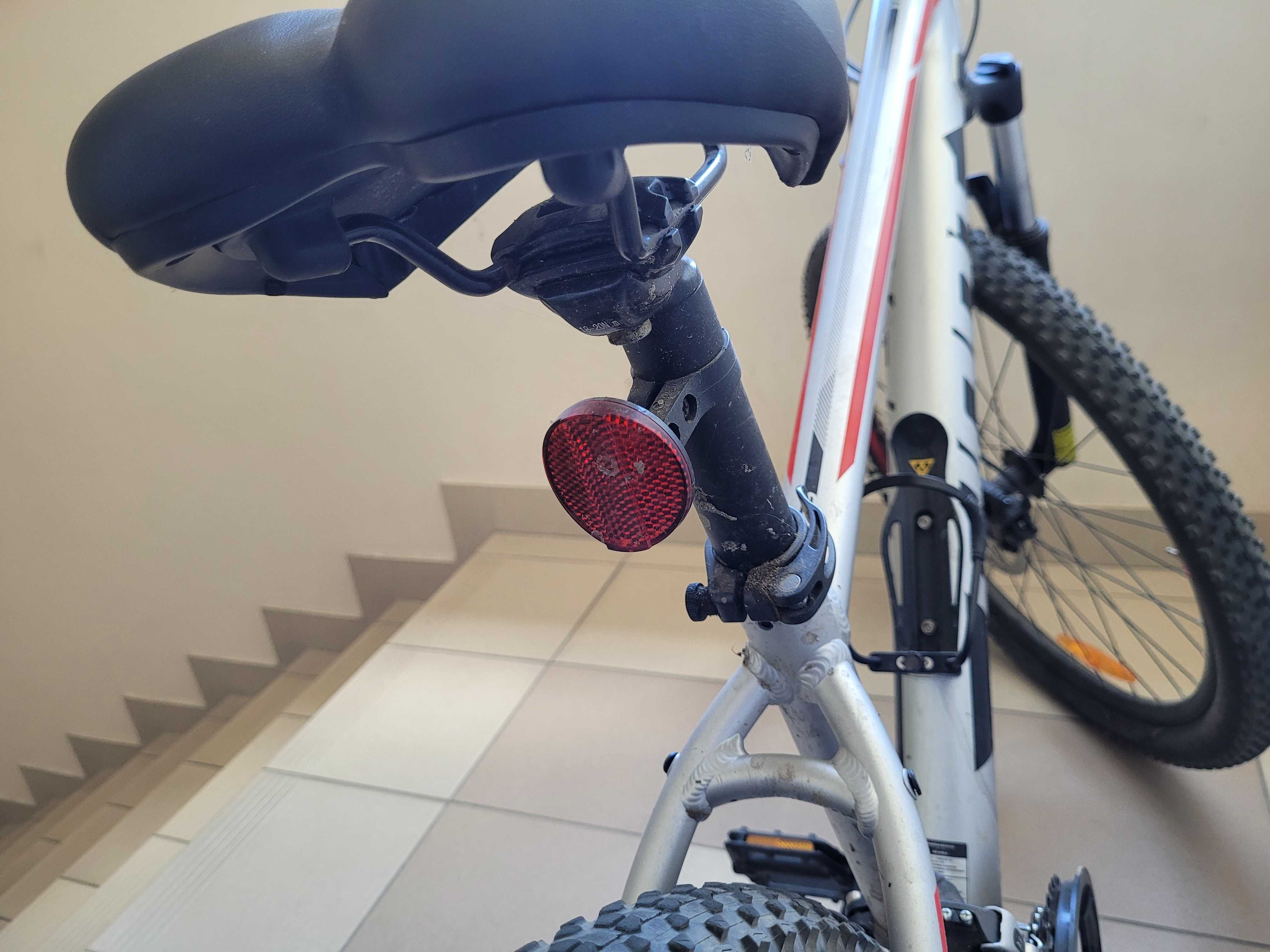 MTB Giant Talon 3 2018, koła 27.5 cala, srebrny z czerwonymi akcentami