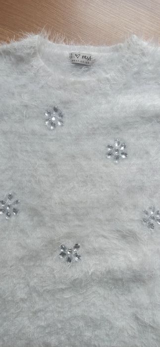 Biały sweterek r. 140