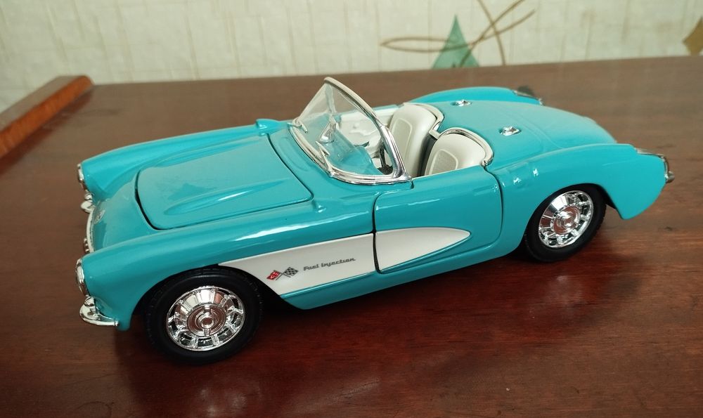 Колекційна Chevrolet Corvette масштаб 1/24  Maisto