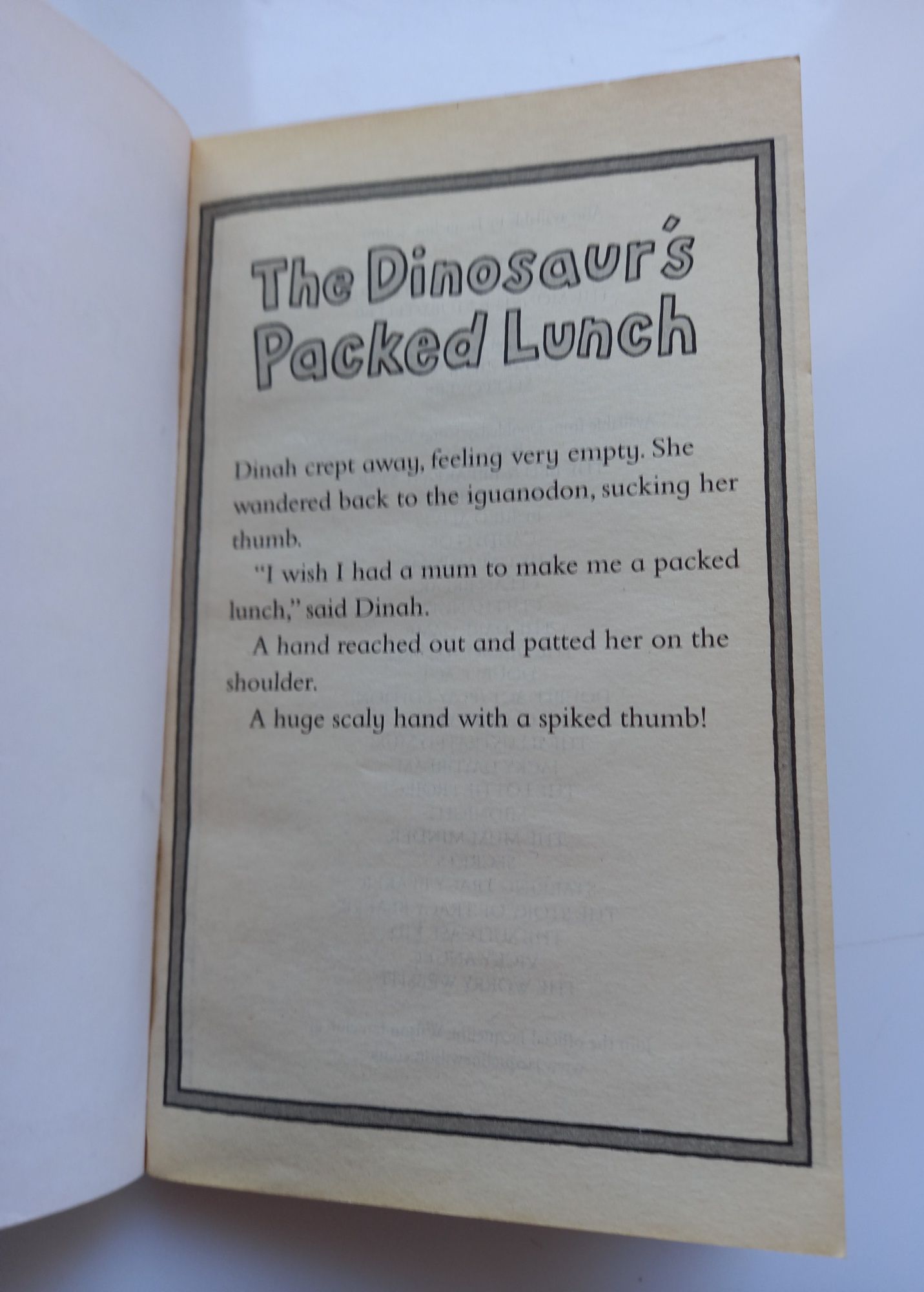 Книга детская на английском Jacqueline Wilsom dinosaur's packed lunch