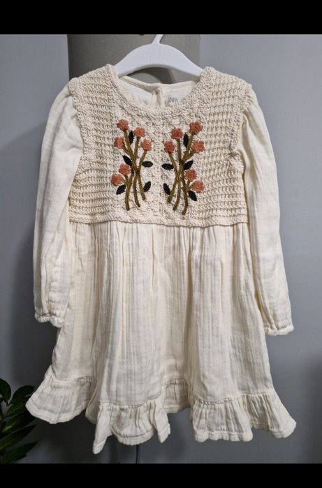 Nowa kremowa sukienka z łączonych materiałów w stylu boho Zara r 104