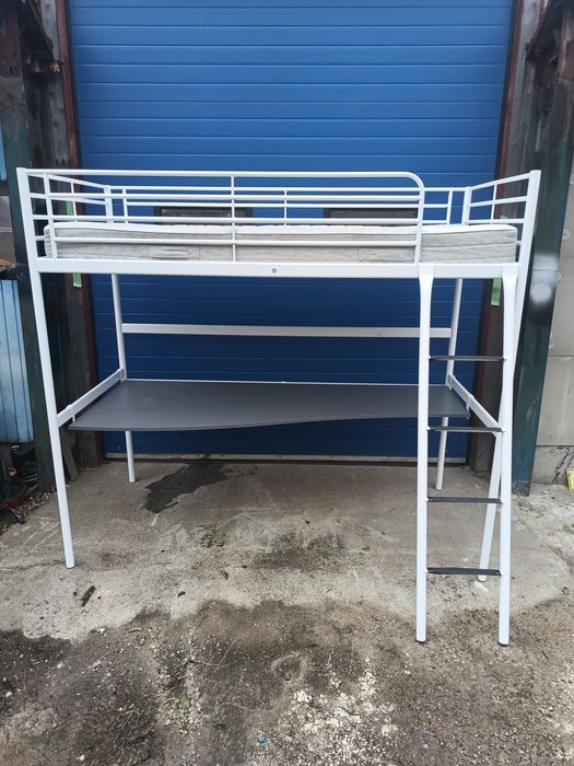 Łóżko piętrowe z biurkiem svarta ikea