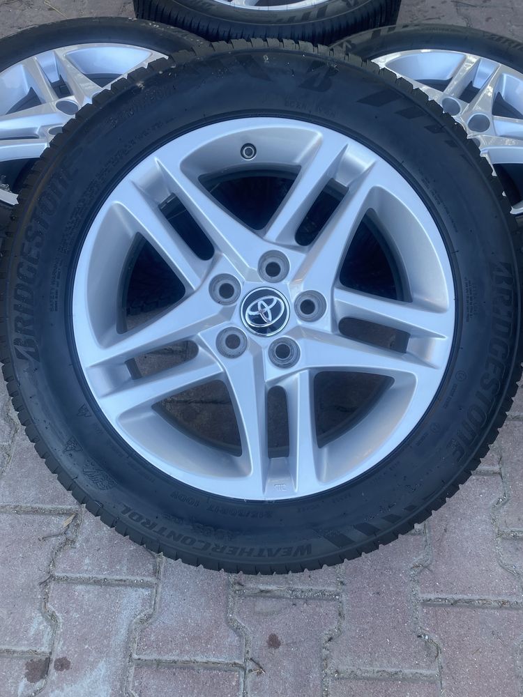 Колеса/диски оригінал Toyota 5/114.3 r17+215/60 17 2023рік