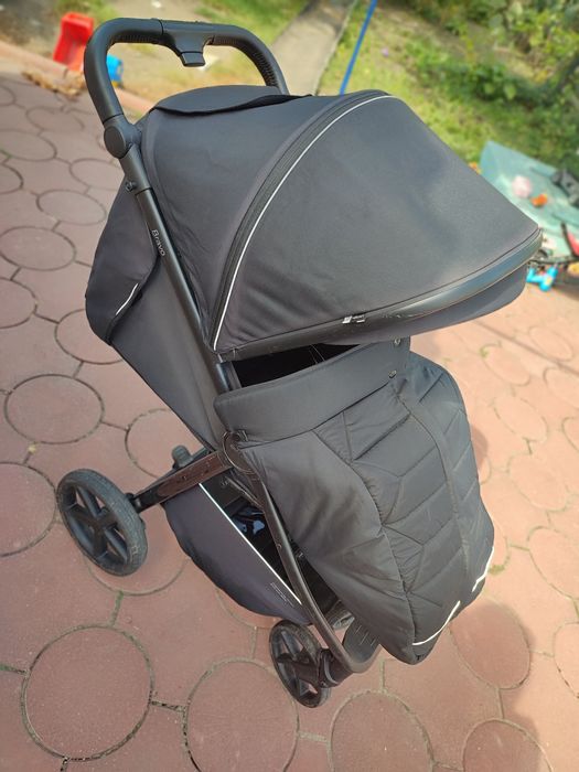Прогулянковий візочок Carrello Bravo Plus 2023 року
