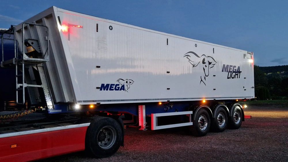Mega / BENALU / 50 m3 !!!  Alufelgi / Klapo-drzwi pneumatyczne !!!