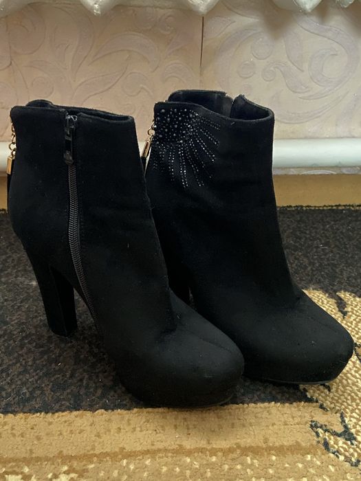 Сапожки сапоги замш 39 размер лабутены на каблуку