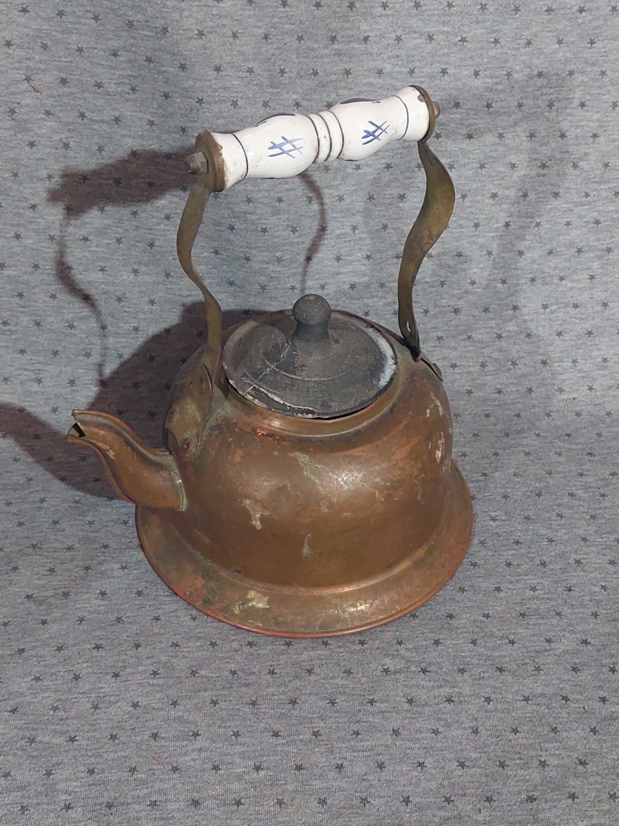 Chaleiras antigas em cobre