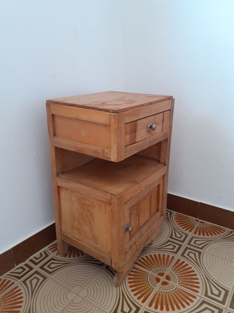 2 Mesas de Cabeceira Vintage para Recuperar