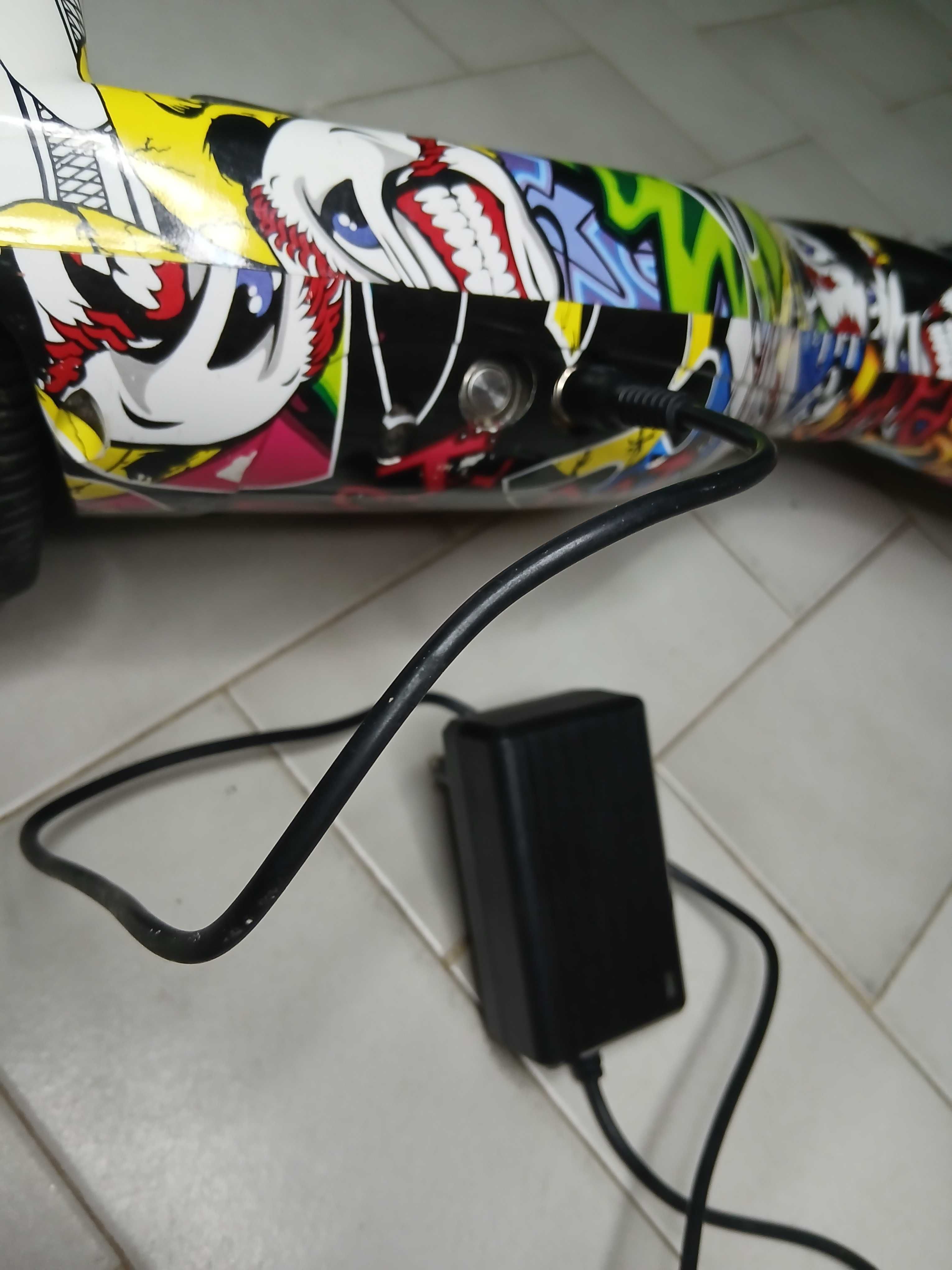 Overboard skate flash usado com Bluetooth e carregador incluído