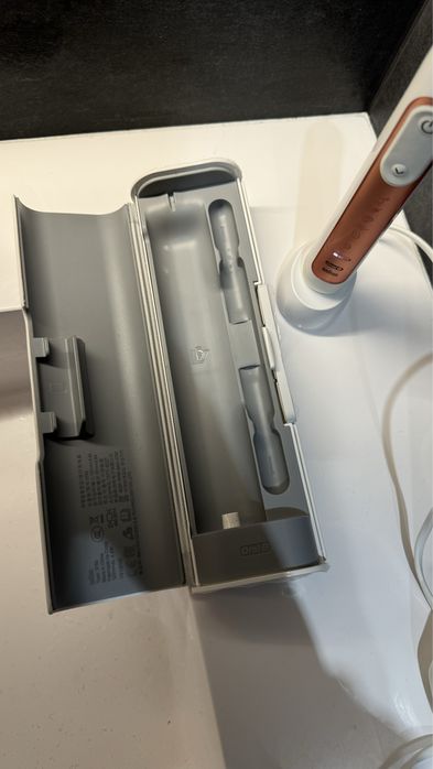 Зубна щітка Braun