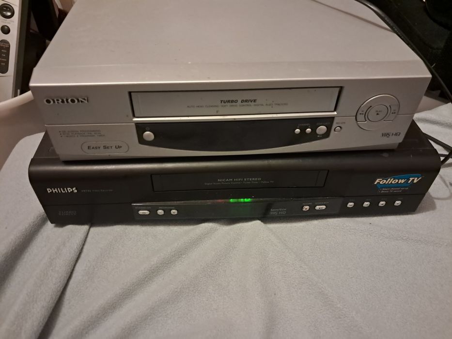 2 odtwarzacze VHS do naprawy zapraszam