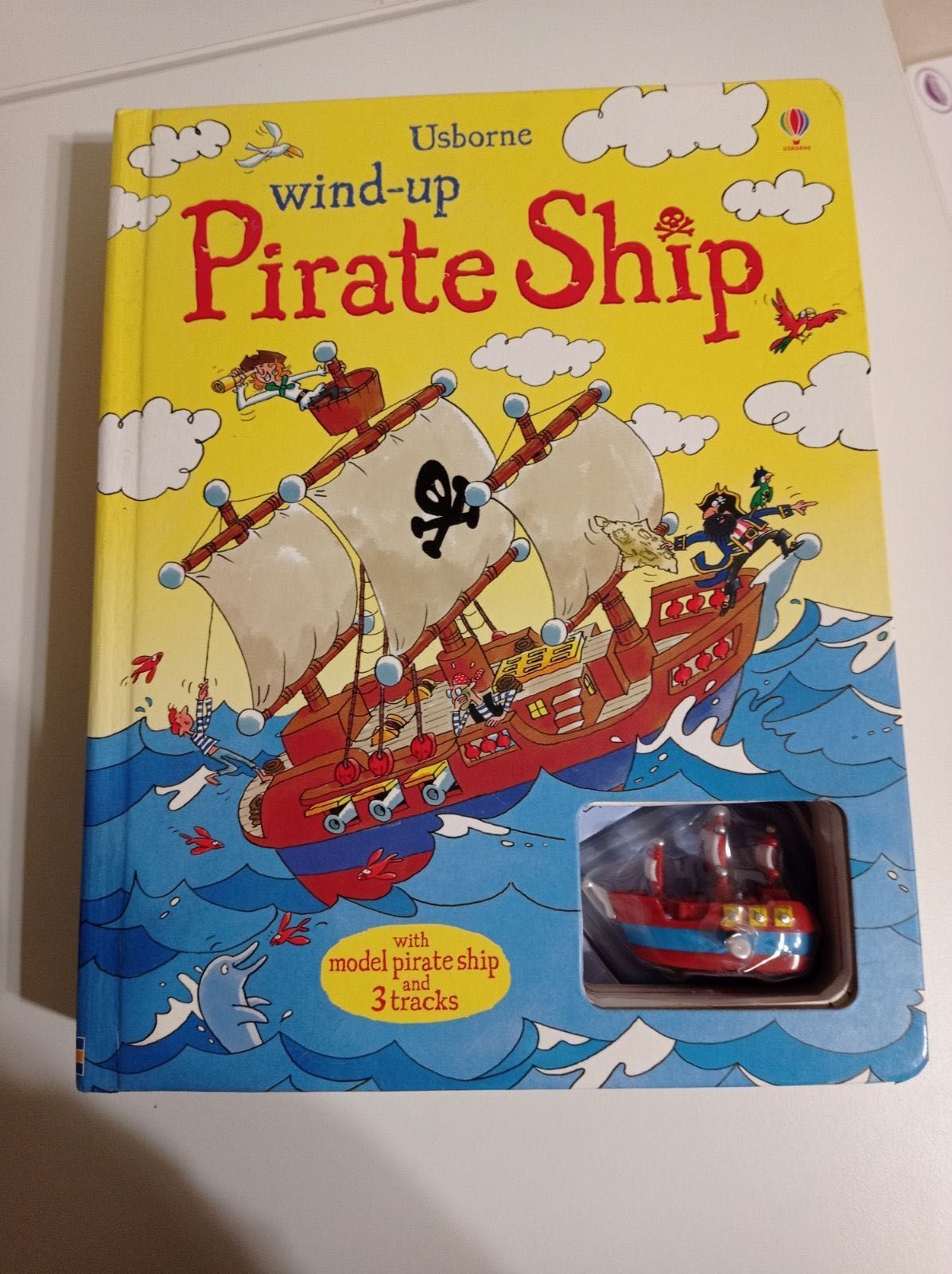 Wind-up Pirate Ship
Книга з іграшкою
Видавництво: Usborne