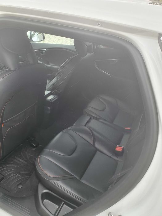 VOLVO V40 2,0 T3  2016 r