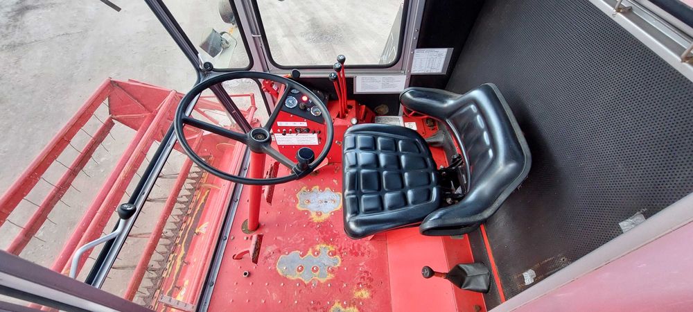 Зернозбиральний комбайн Massey ferguson 330 2.7m