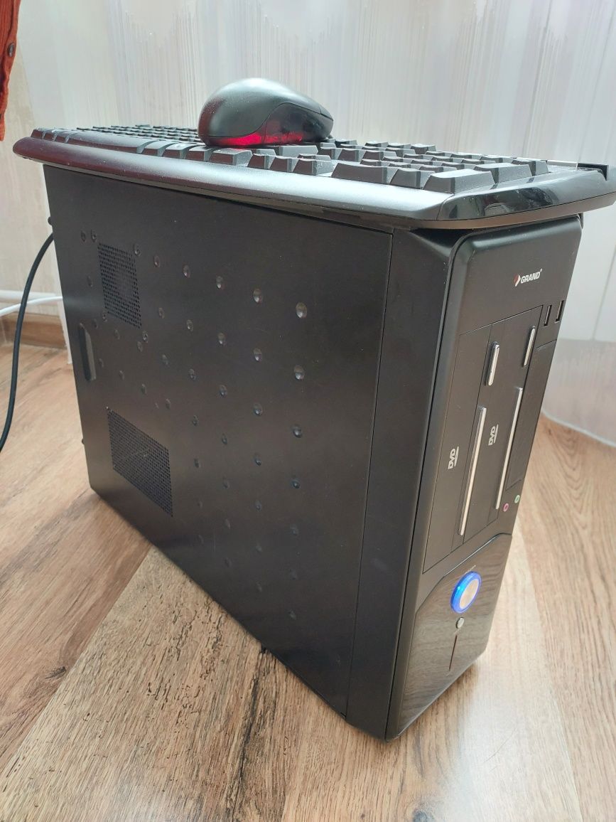 Компьютер в compact-корпусі. intel core E6750/ ddr2-4GB/ Gforce 9