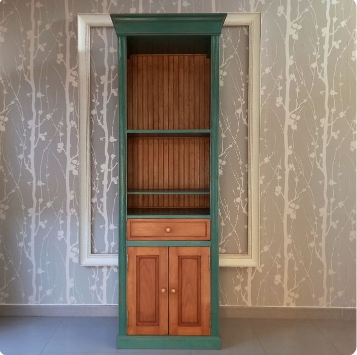 Móvel / Armário em madeira / Estante