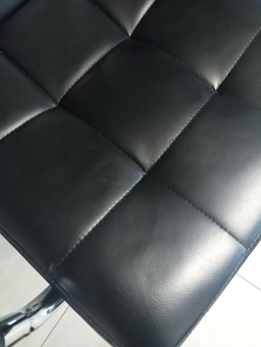 Krzesło czarne obrotowe pikowane ekoskóra