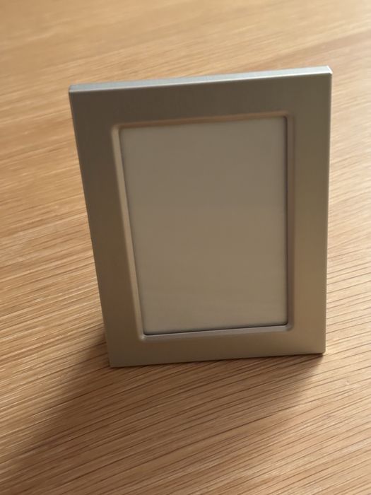 Pequeno passe-partout metálico.