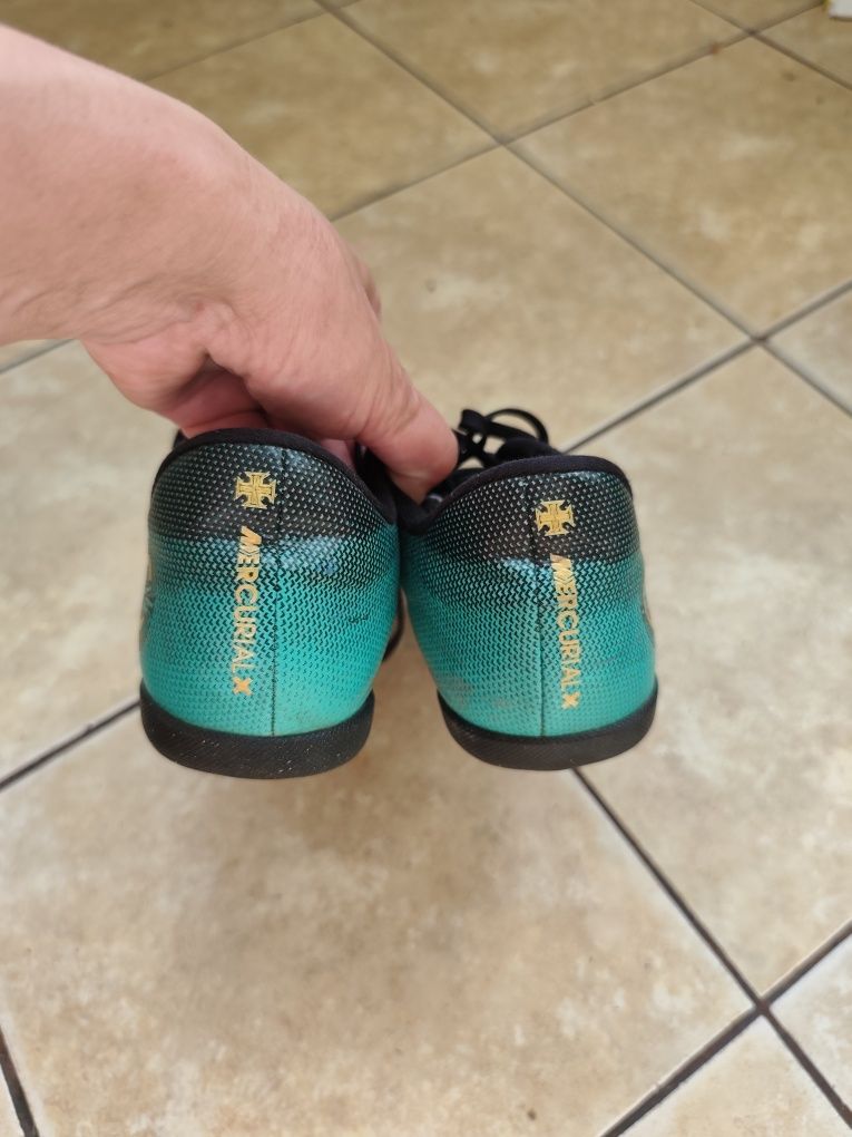 Бутсы,футзалки Nike 36 размер, 23 см.