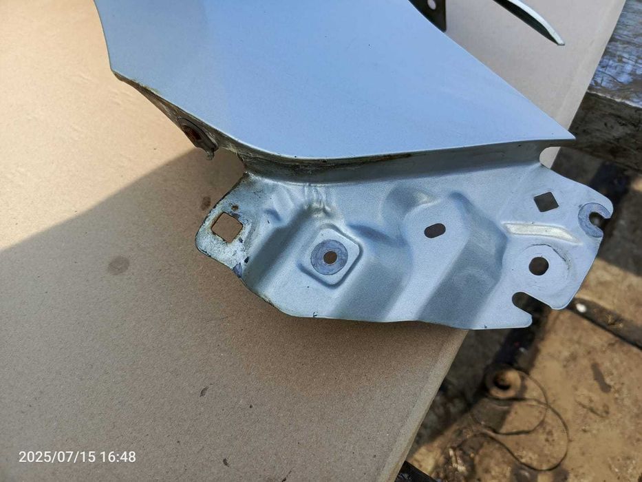 Mazda 5 błotnik prawy przód