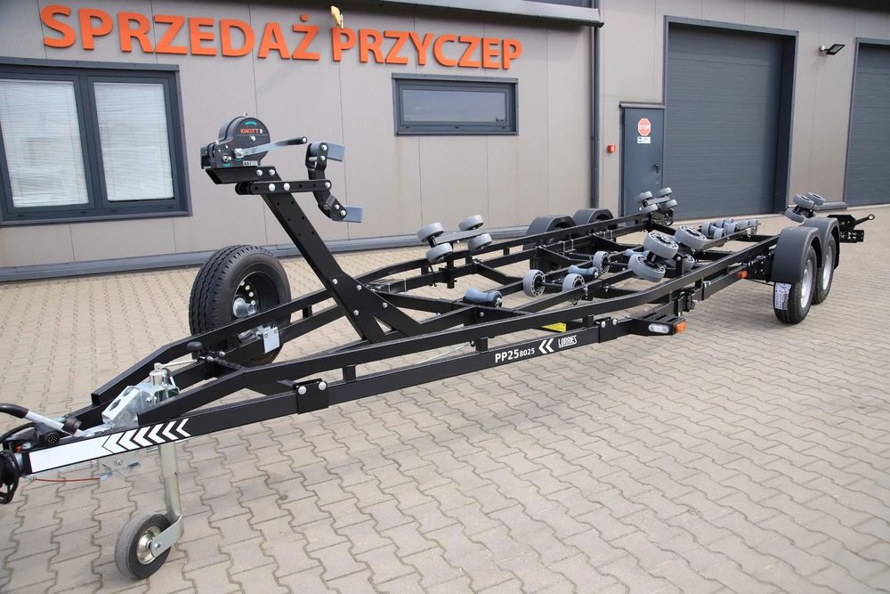 Lorries Przyczepa Podłodziowa PP25-8025 w Kolorze Czarnym Do Łodzi Max 7.8 M DMC 2500 kg Tylne Lampy LED