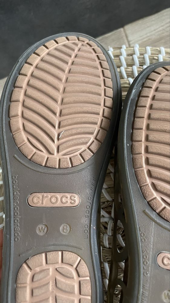Crocs baleriny Adrina Flat Women Espresso/Bronze W8 38/39