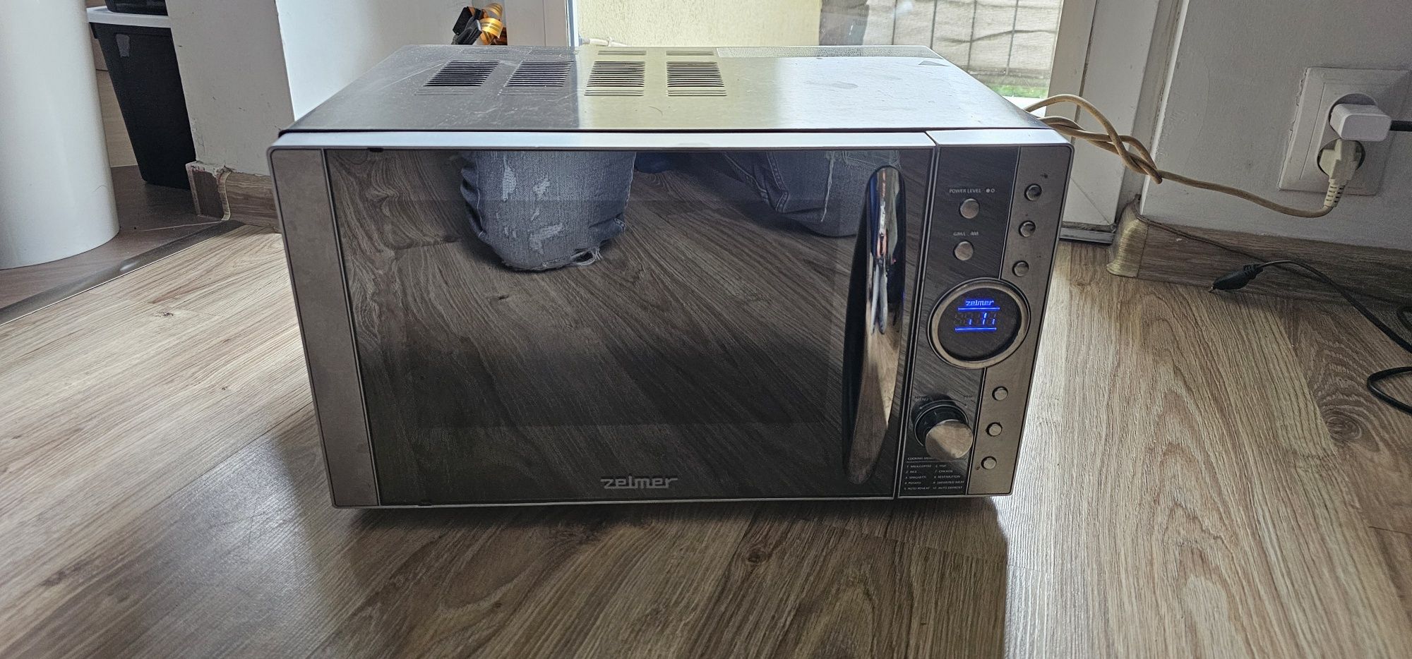 Mikrofalówka z talerzem Zelmel ze stali nierdzewnej